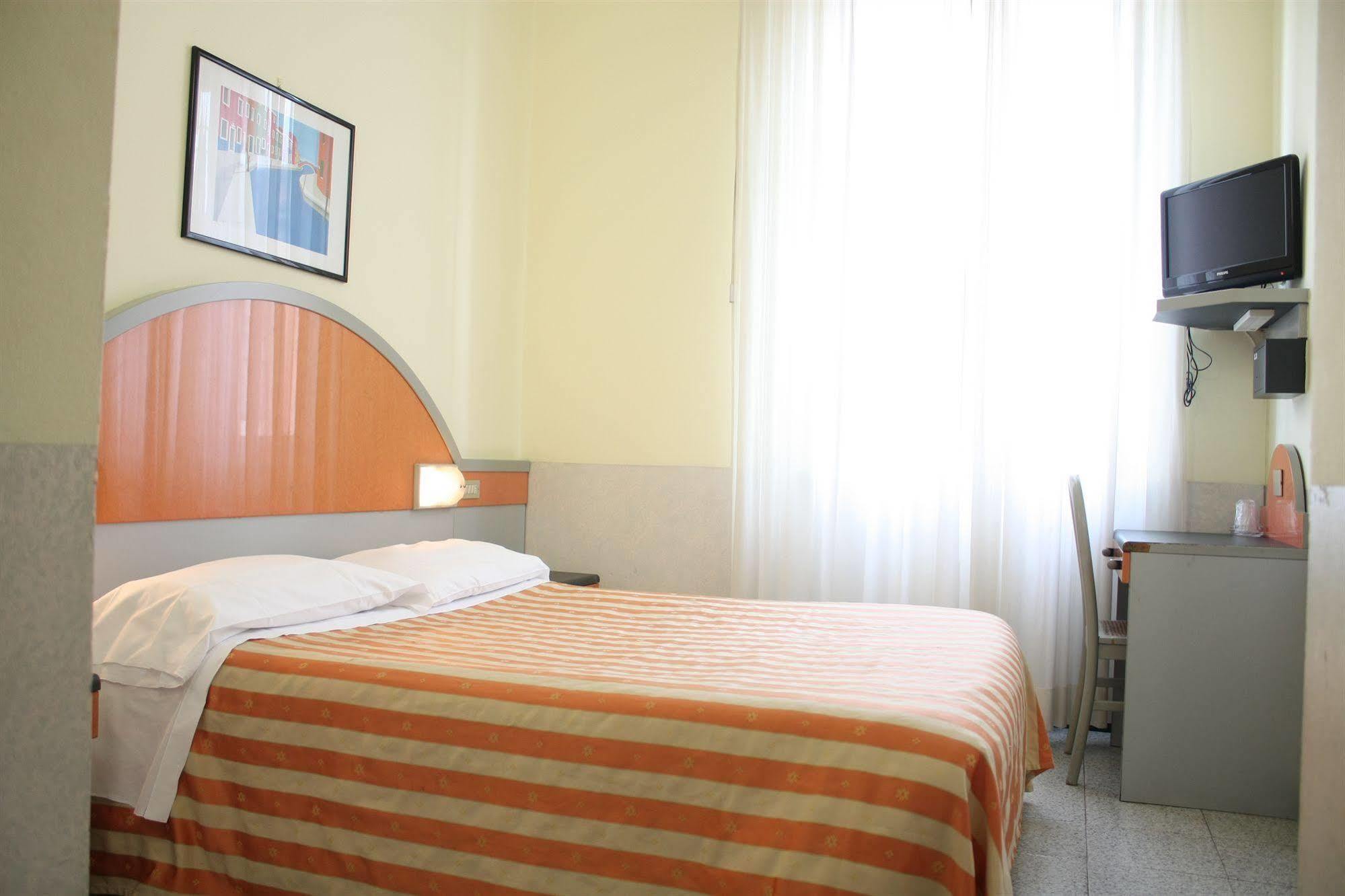 Hotel Mazzini Letojanni Cameră foto